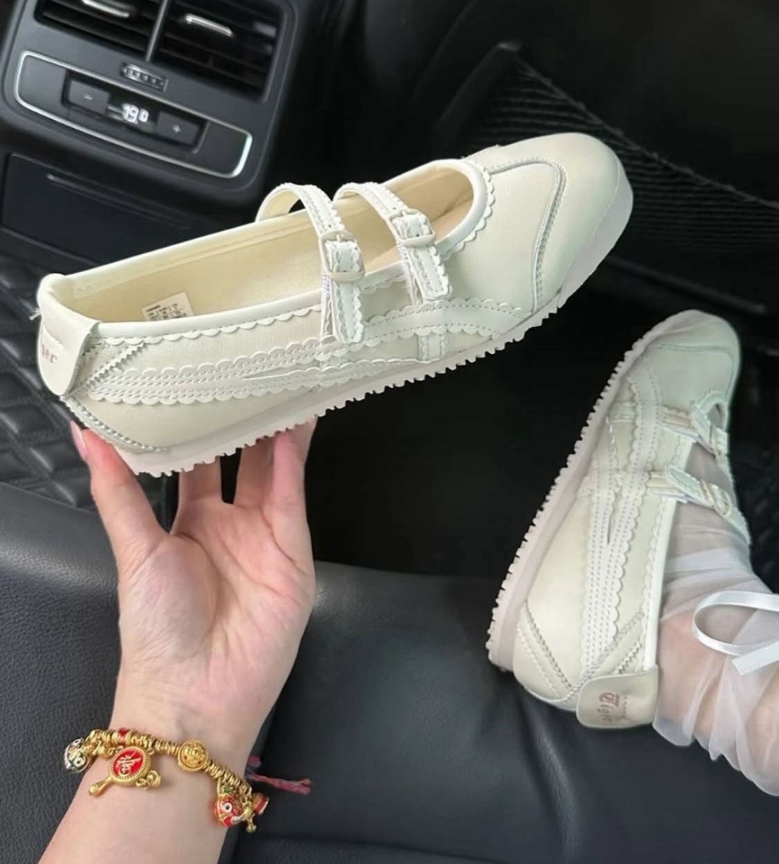 TGR Onits Patou - White White