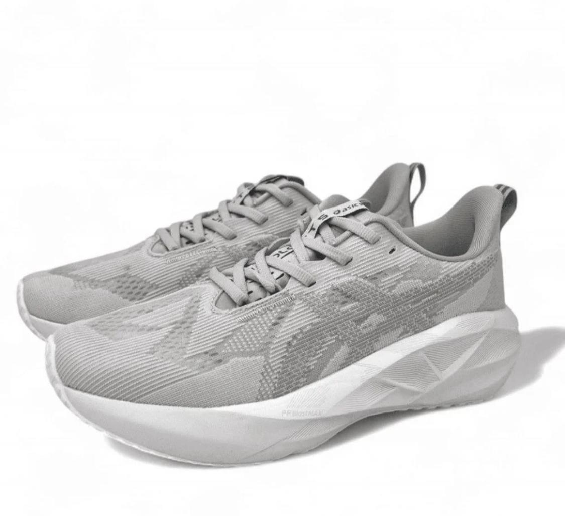 A6 - Novablast 5 - Gravel/White