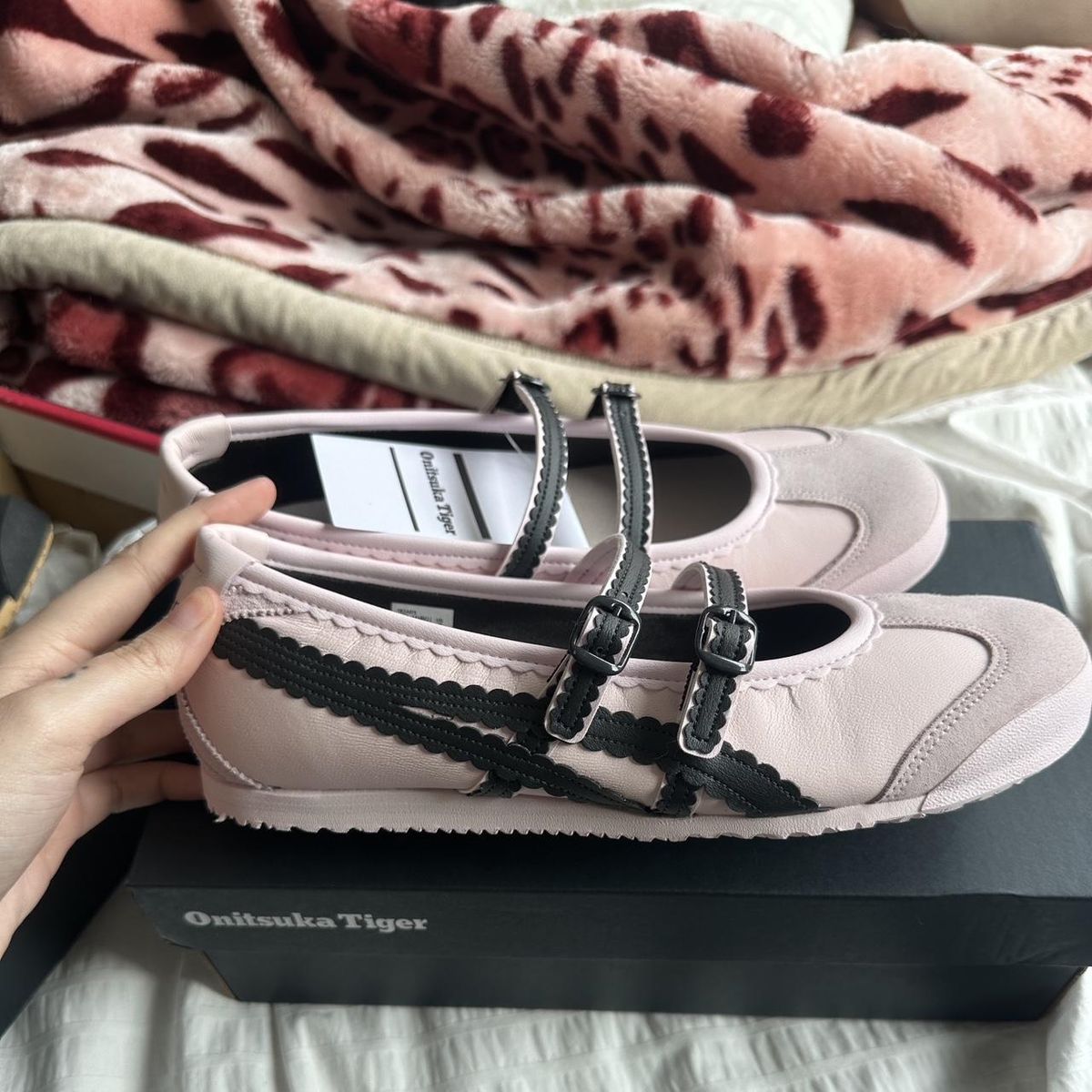 TGR Onits Patou - Pink Black