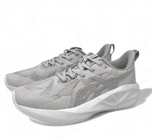 A6 - Novablast 5 - Gravel/White