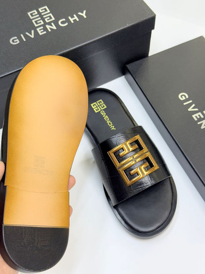 Gvchy 4G Flat Sandals