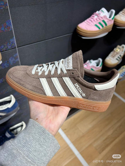 A Spezial Handball - Earth Strata Gum